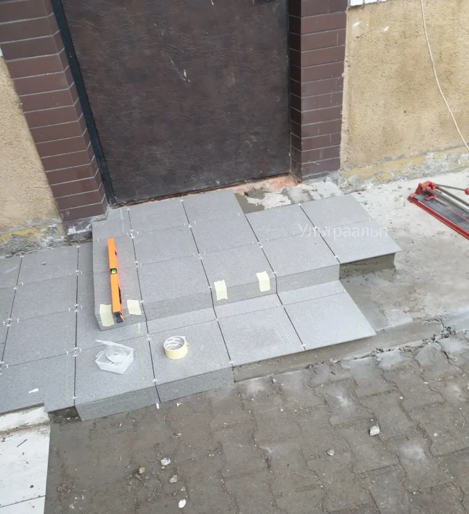 Укладка плитки на крыльцо